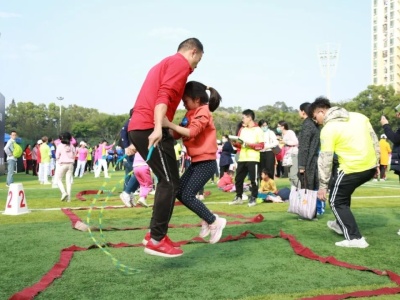 是时候展示真正的技术啦，福田区300居民上演跳绳“绝技”