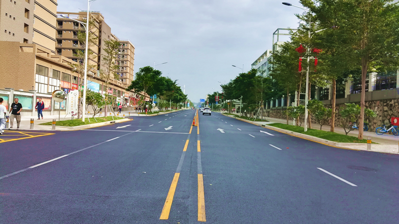 燕罗道路“白改黑” 品质颜值再提升