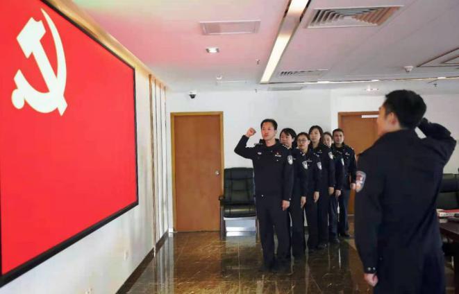 ​皇岗边检站基层队“七个一”创新“党员政治生日”