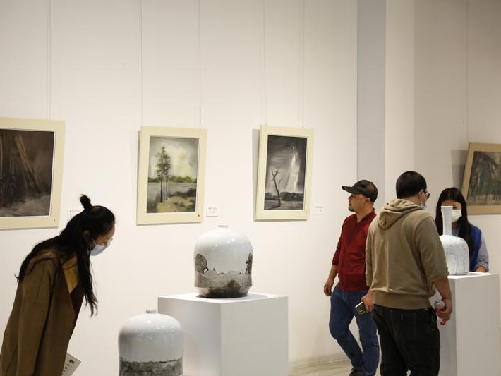 “深圳市中青年油画作品展”在侯宝斋艺术馆展出