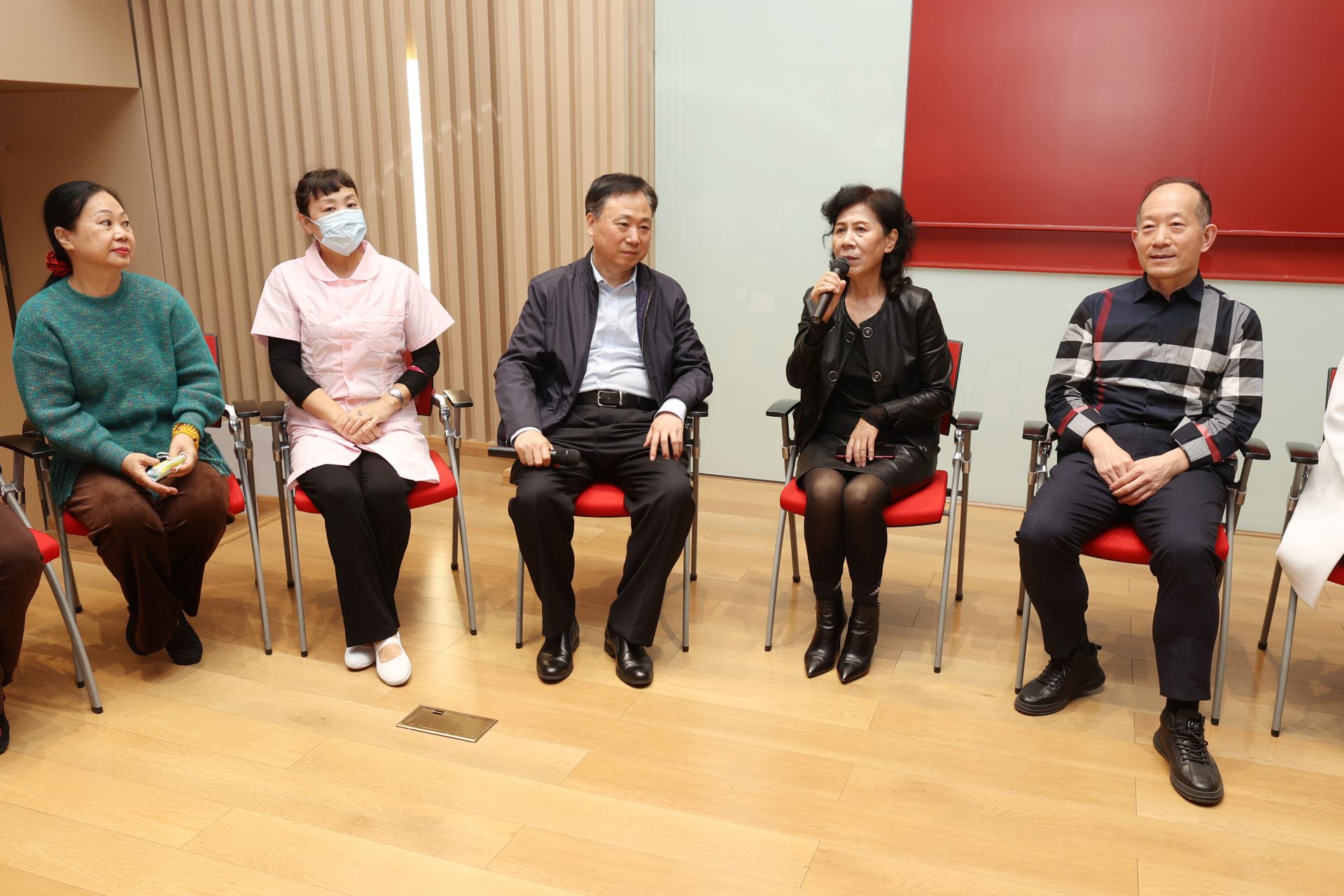 “致敬道德模范圆梦行动”走进深圳凤凰涅槃艺术团