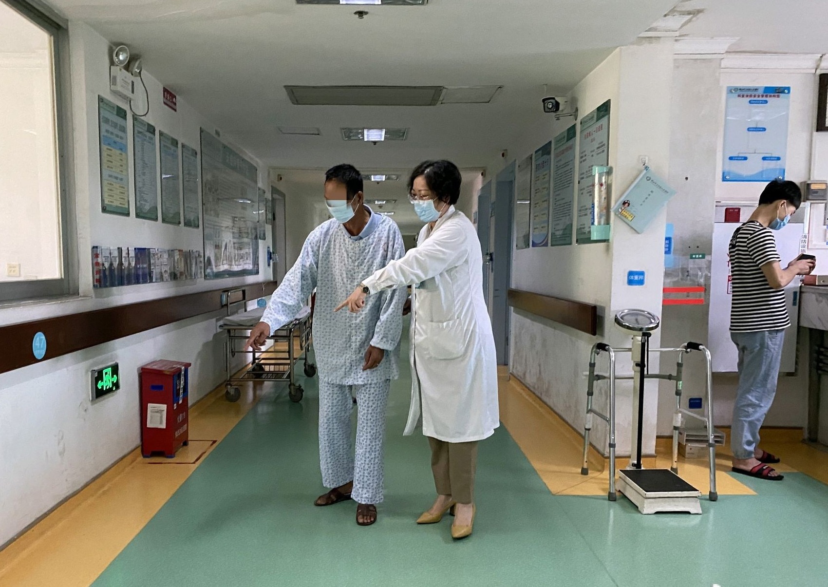 佛山三水70岁老伯右眼失明、左眼看不清，竟是因为儿童时期高度近视！