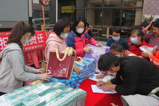 东晓街道开展“世界艾滋病日”宣传活动