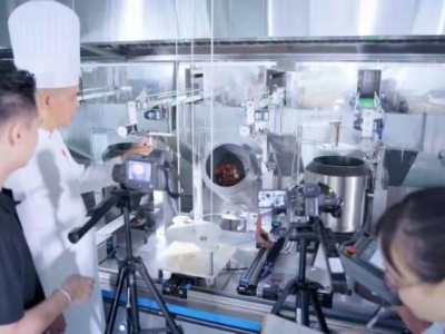 机器人服务员、云轨送餐、机器大厨烹饪酥脆鸡米花……  记者在机器人餐厅体验智慧餐饮