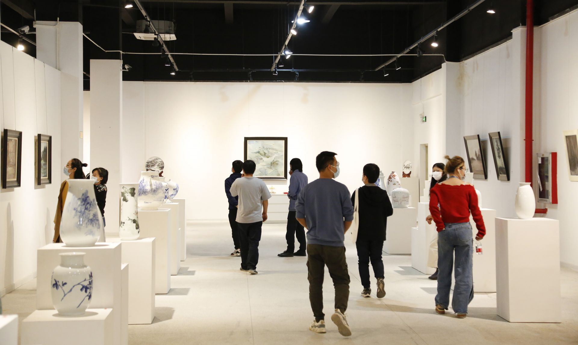 “深圳市中青年油画作品展”龙华开幕