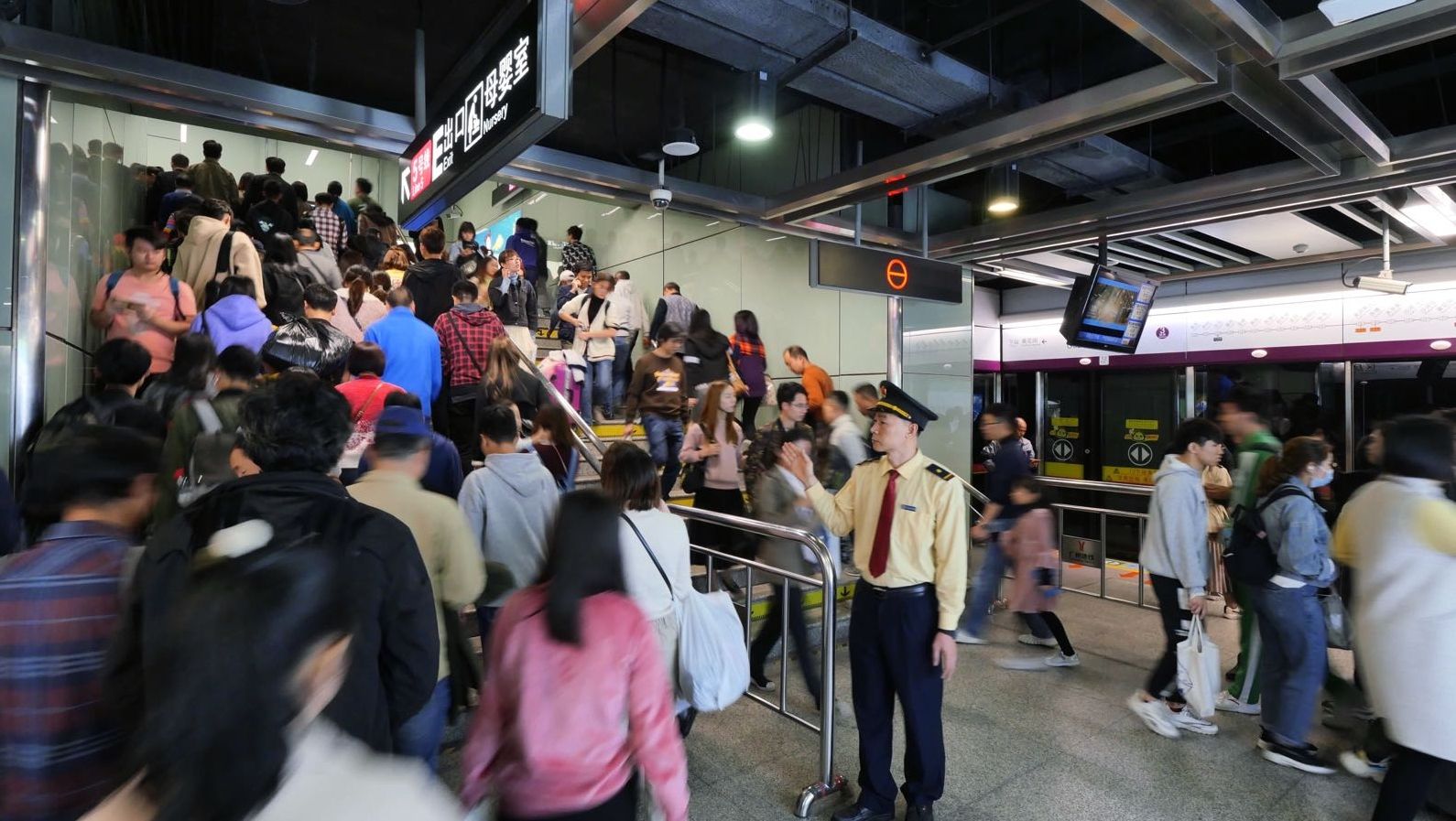 广州地铁一号线、三号线、APM线春节前延长半小时收车