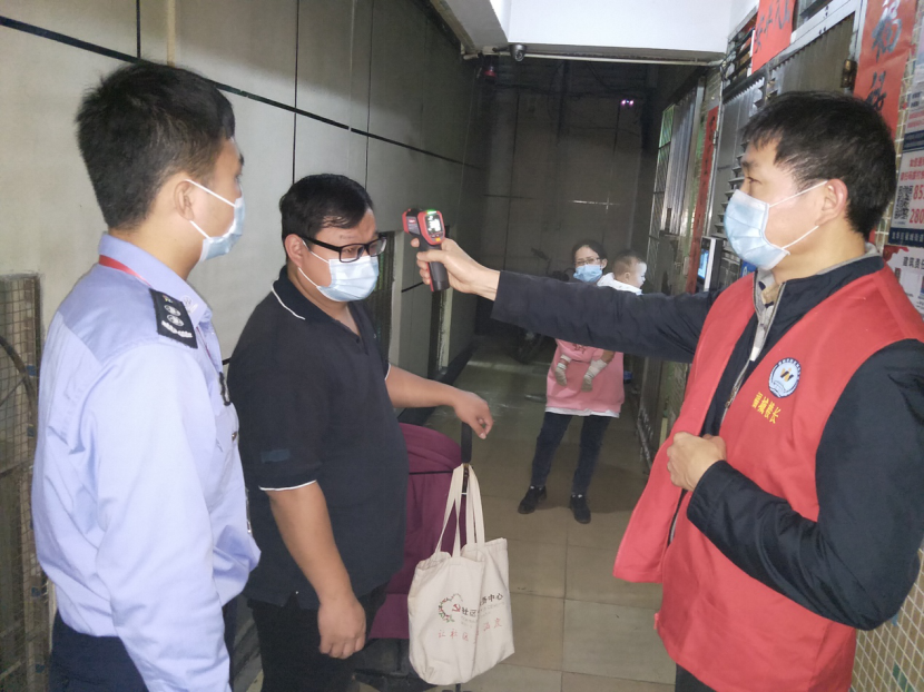福城街道：一张小方桌、一把体温枪、一瓶消毒液筑起出租屋“疫情防控线”
