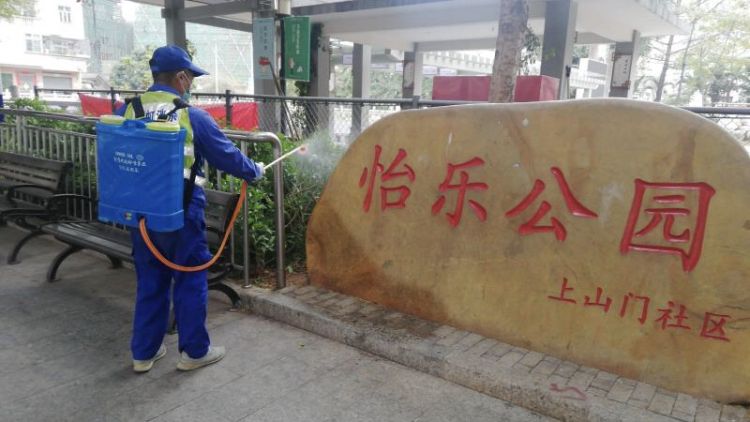无惧寒冷，“城管之花”在燕罗傲然绽放