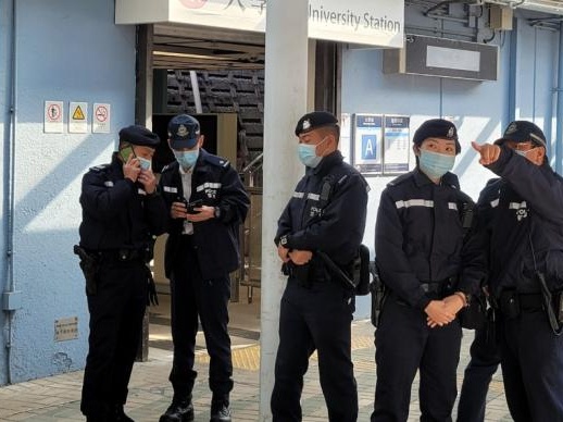 香港中文大学3名学生被警方拘捕，涉嫌与港铁大学站冲突有关