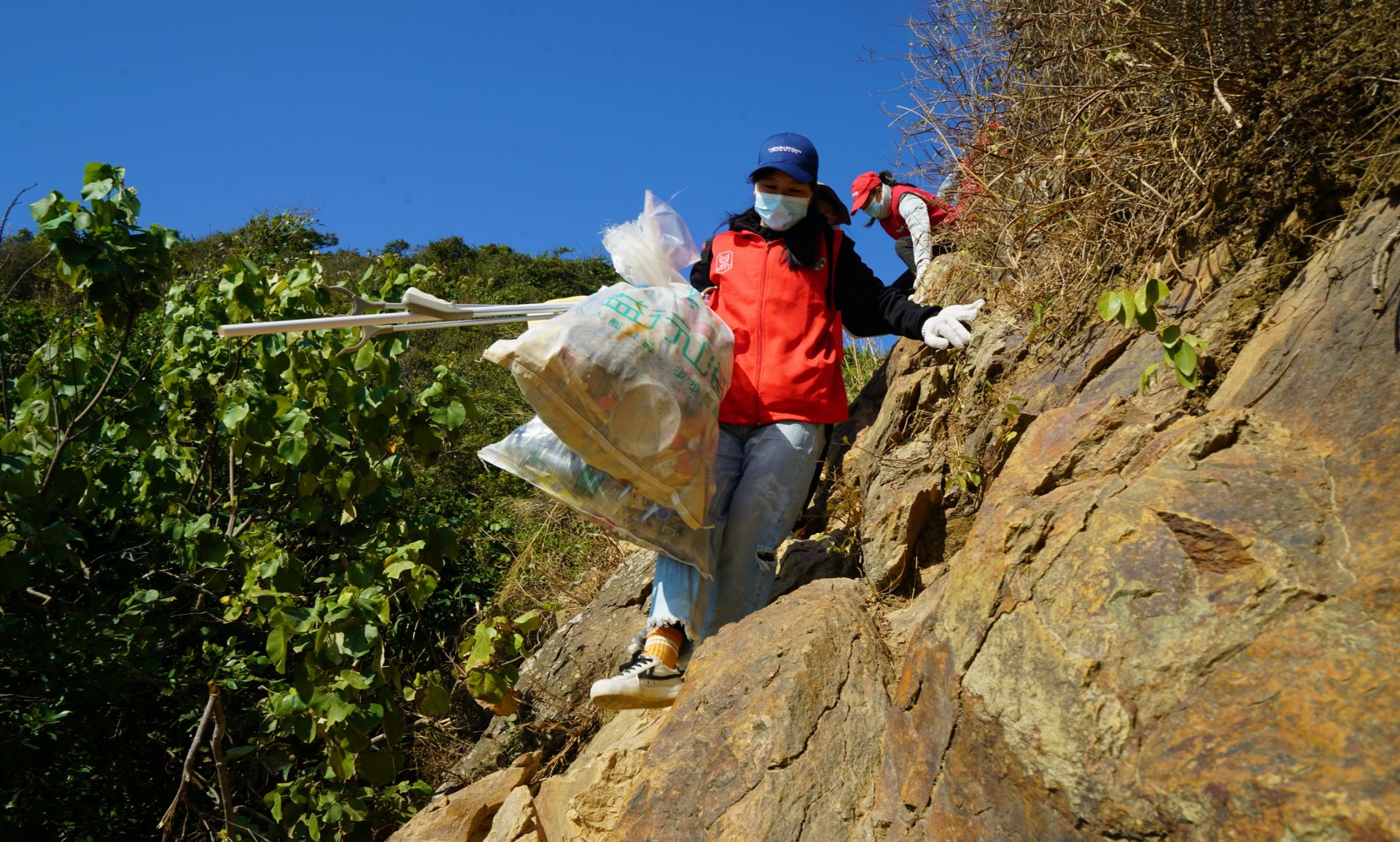 “亮净一号”志愿者行动迎着新年曙光出发！
