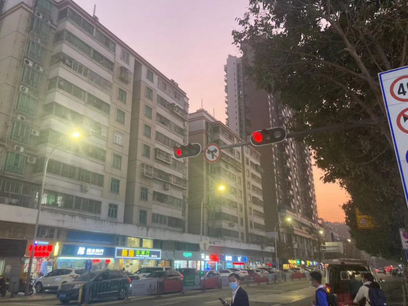 极速真探 | 国威路部分路段缺路灯，市民夜间通行存隐患