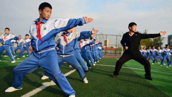 央视热评：阳刚之气并不等于简单的“行为男性化”