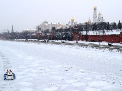 莫斯科遭遇近50年最大降雪 城区积雪厚度近56厘米