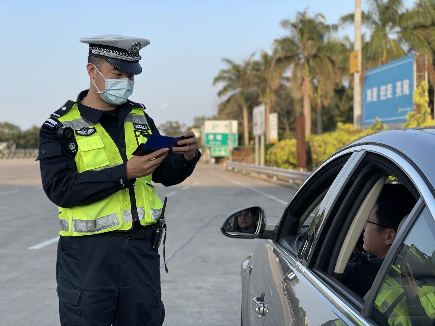 春节我在岗 交警不打烊 | 高速交警宋嘉宝：“平凡”坚守岗位，“守岁”护航春节