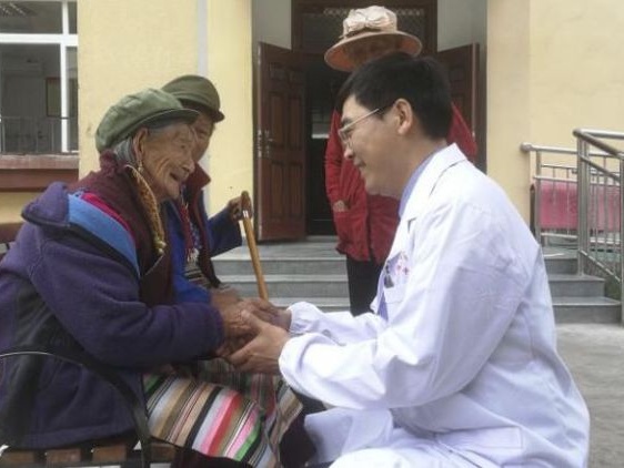 援藏近3年，他为偏远西藏山区洒下“医疗甘露”