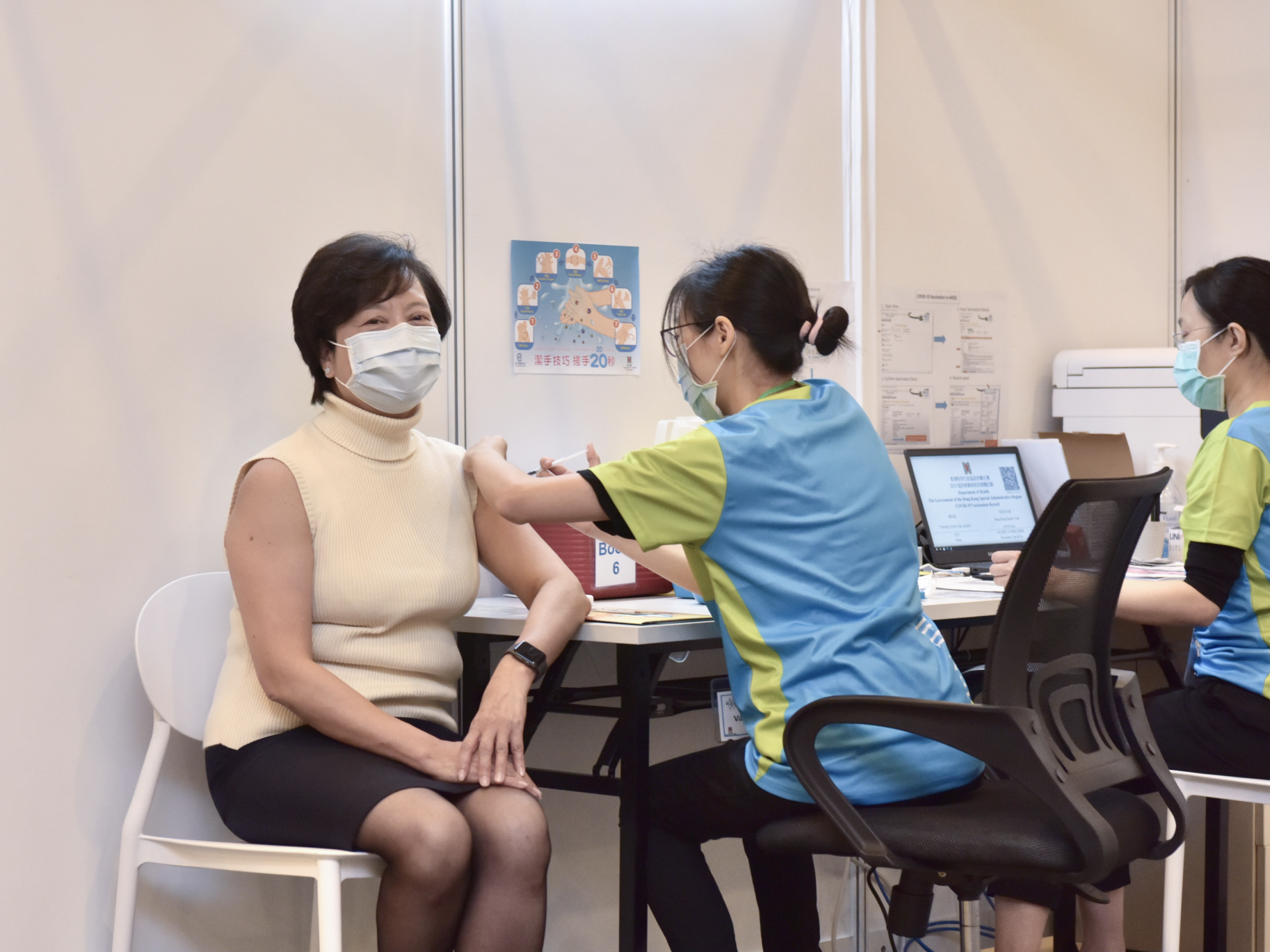 香港正式展开新冠疫苗接种计划 预约登记开放首日名额爆满