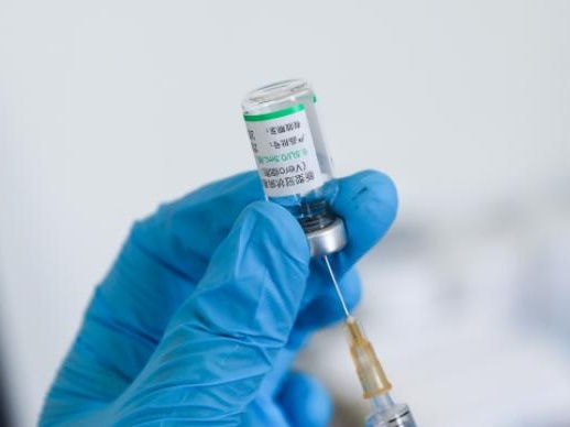 赤道几内亚总统奥比昂接种中国新冠疫苗