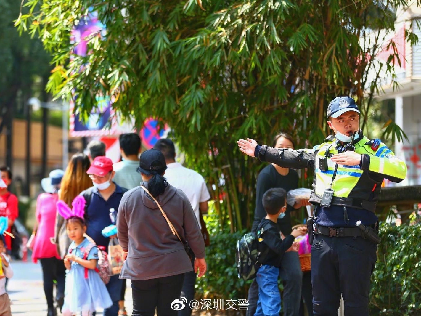 春节我在岗 交警不打烊 | 深圳交警路面交通、线上服务双保障