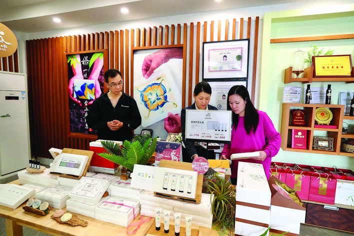 台商张健福农场办种百种植物，淬炼护肤精品！