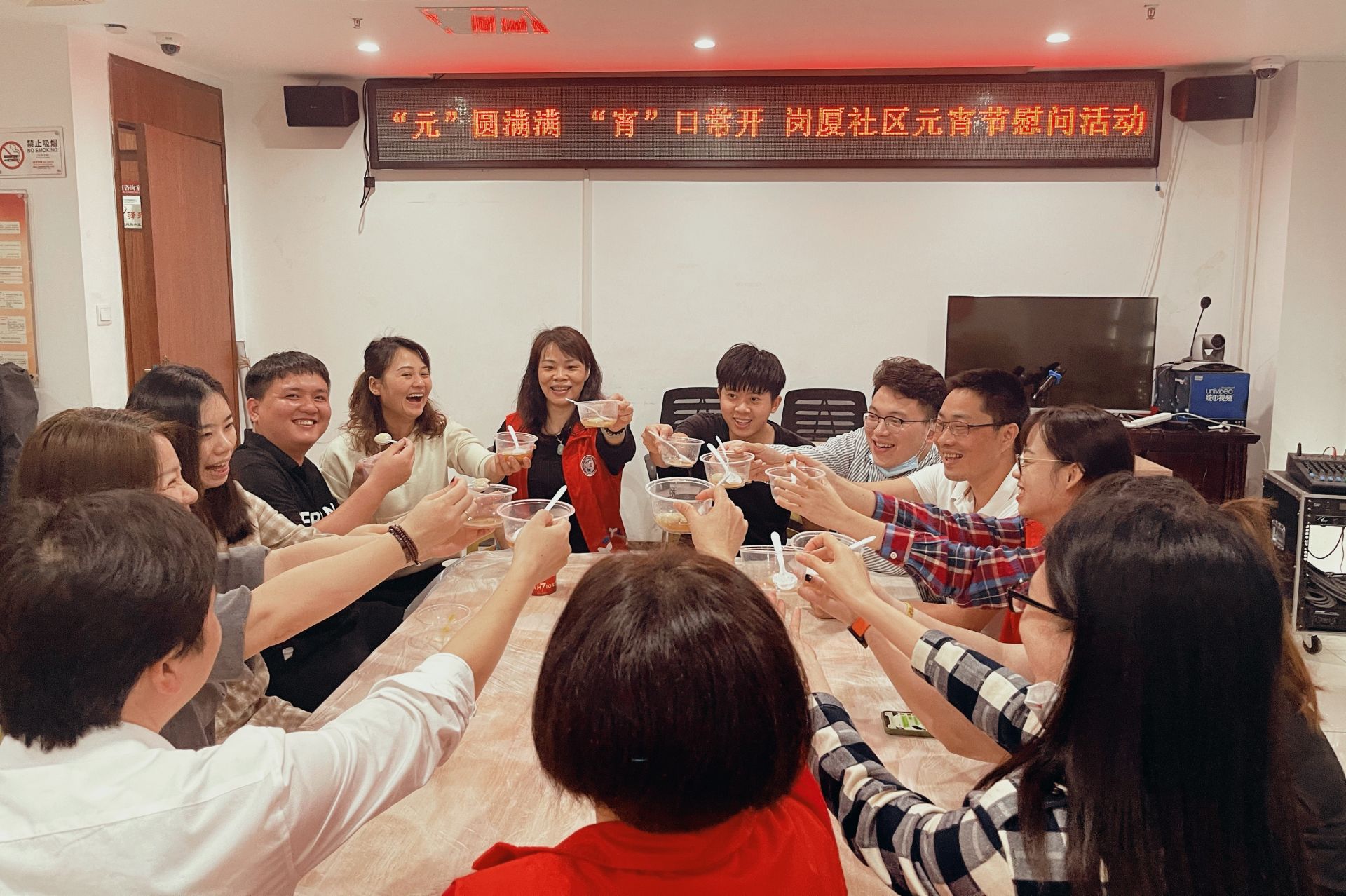 “元”圆满满 “宵”口常开 岗厦社区开展暖心慰问活动