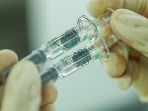 首批科兴新冠疫苗运抵哥伦比亚，哥总统出席接收仪式