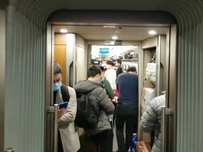 衡阳至深圳一趟高铁出现重座和缺座，广铁致歉：临时调整所致