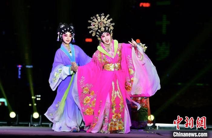 粤剧名家倾情演绎 古代四大美女广州塔下展风姿