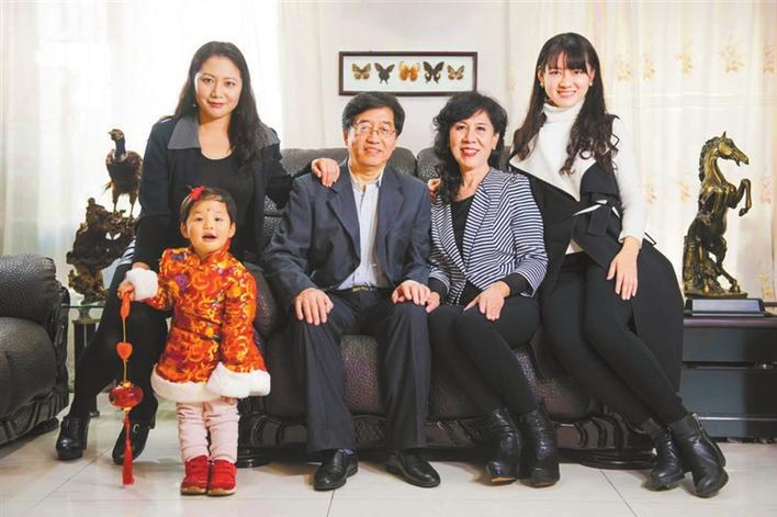郭丽英、刘秀夫家庭：携手相伴 笑对生命