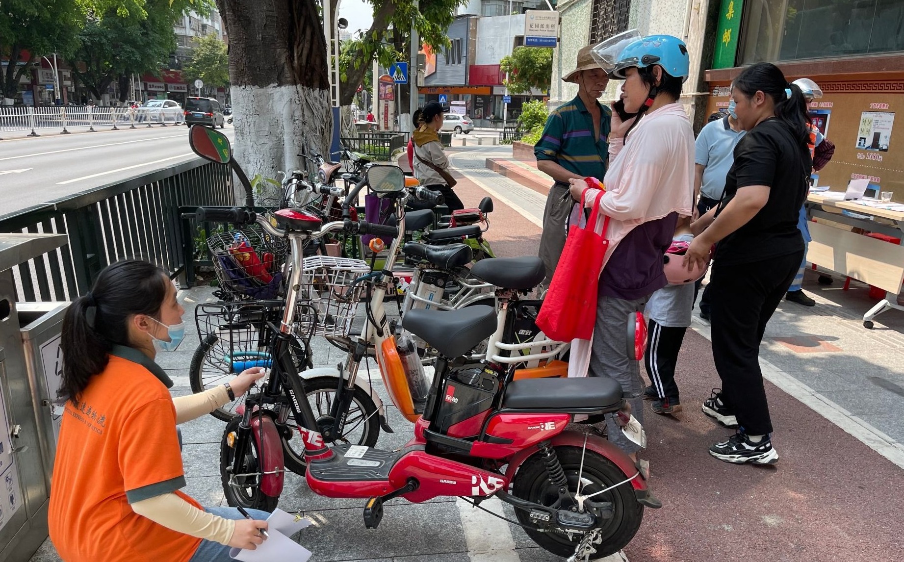 视频︱7月起，未注册登记不得上路，江门市民积极参与电动自行车登记