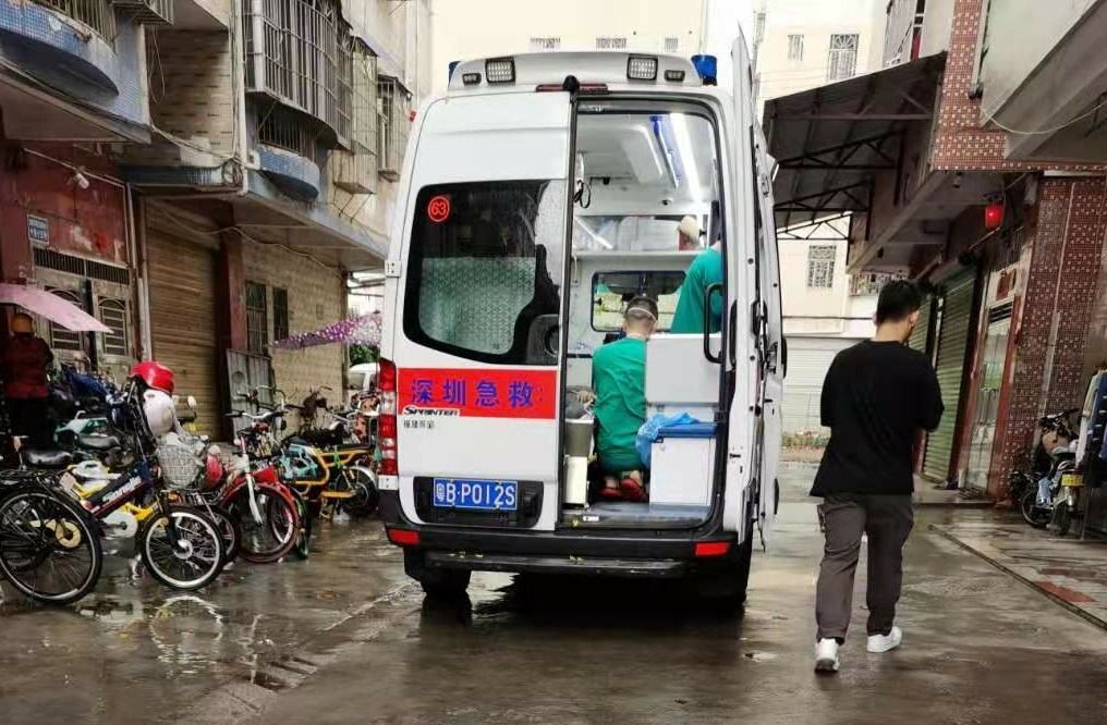 门缝窥探、破门而入……意外之前，多亏了这几位龙岗网格员！