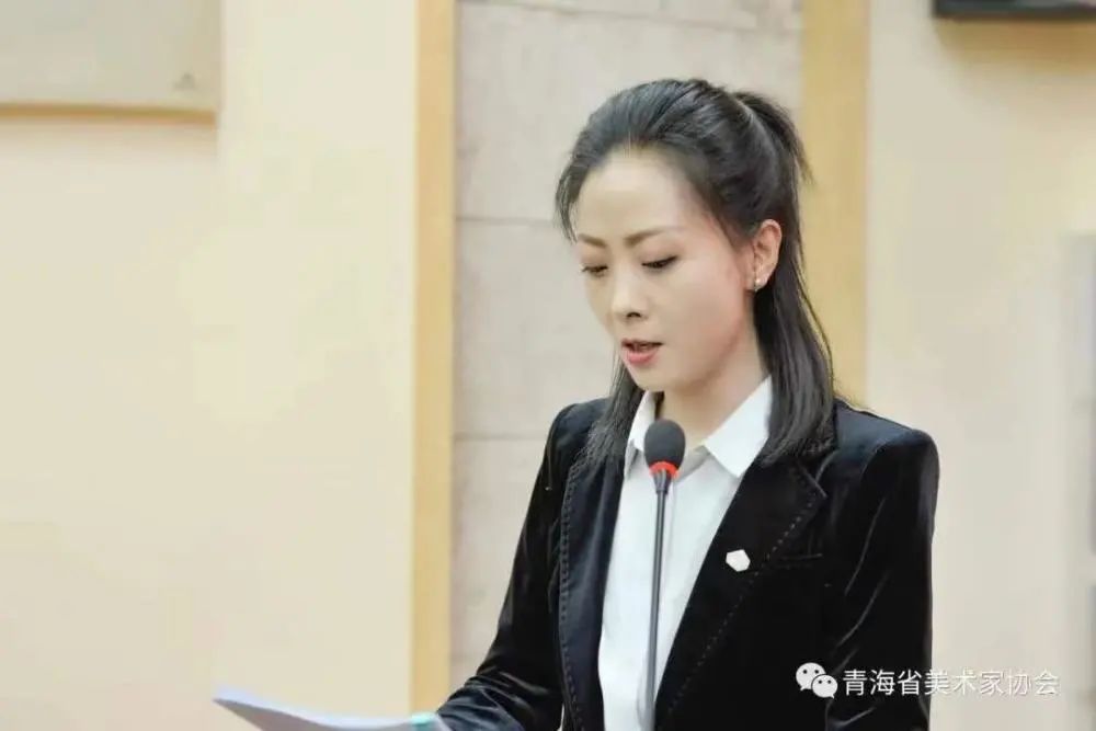 作品连衣服褶皱数量都一样，青海美协主席承认抄袭：万分痛悔