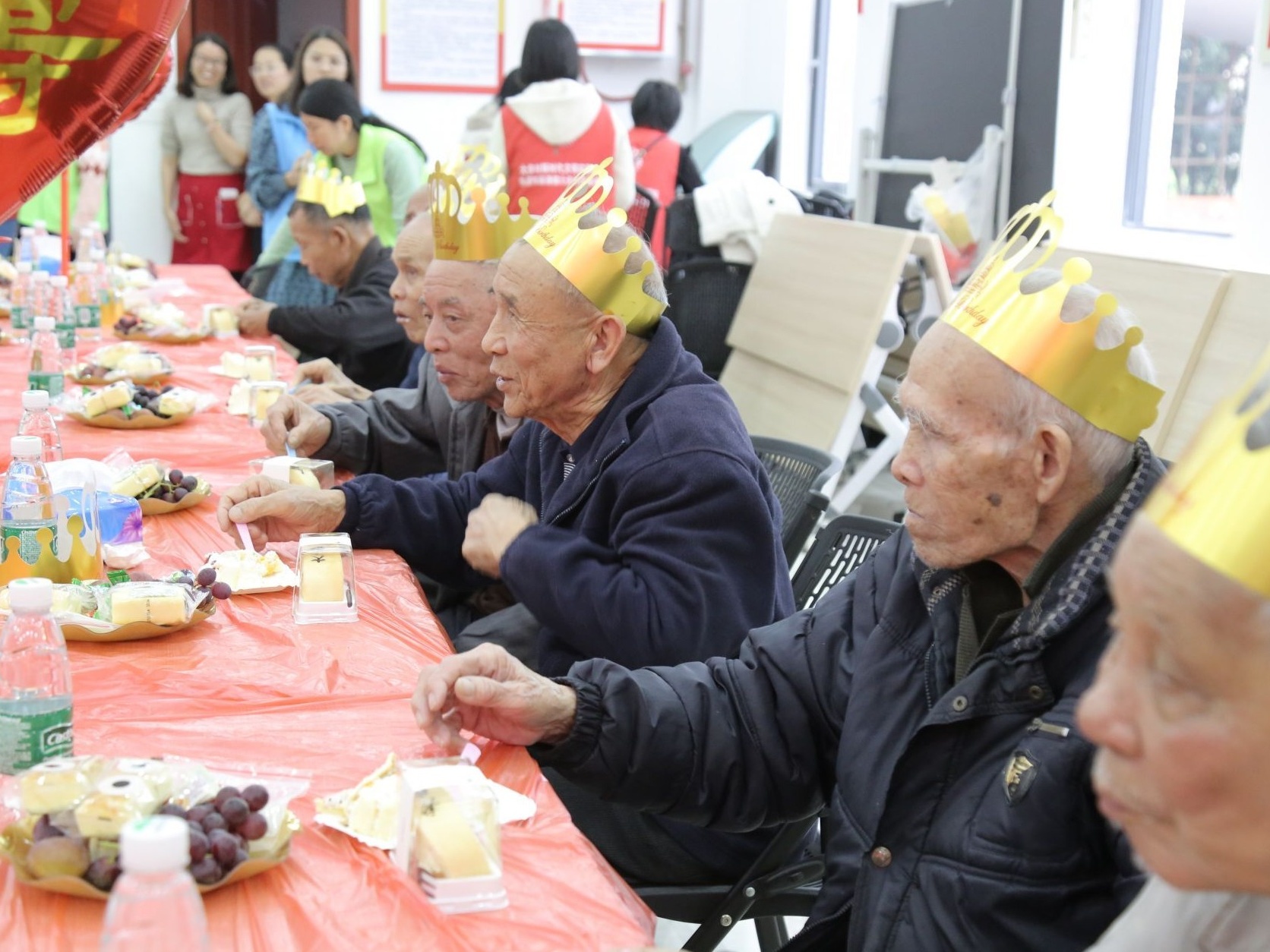 东莞市麻涌镇大步村：45位80岁以上长者开心过生日