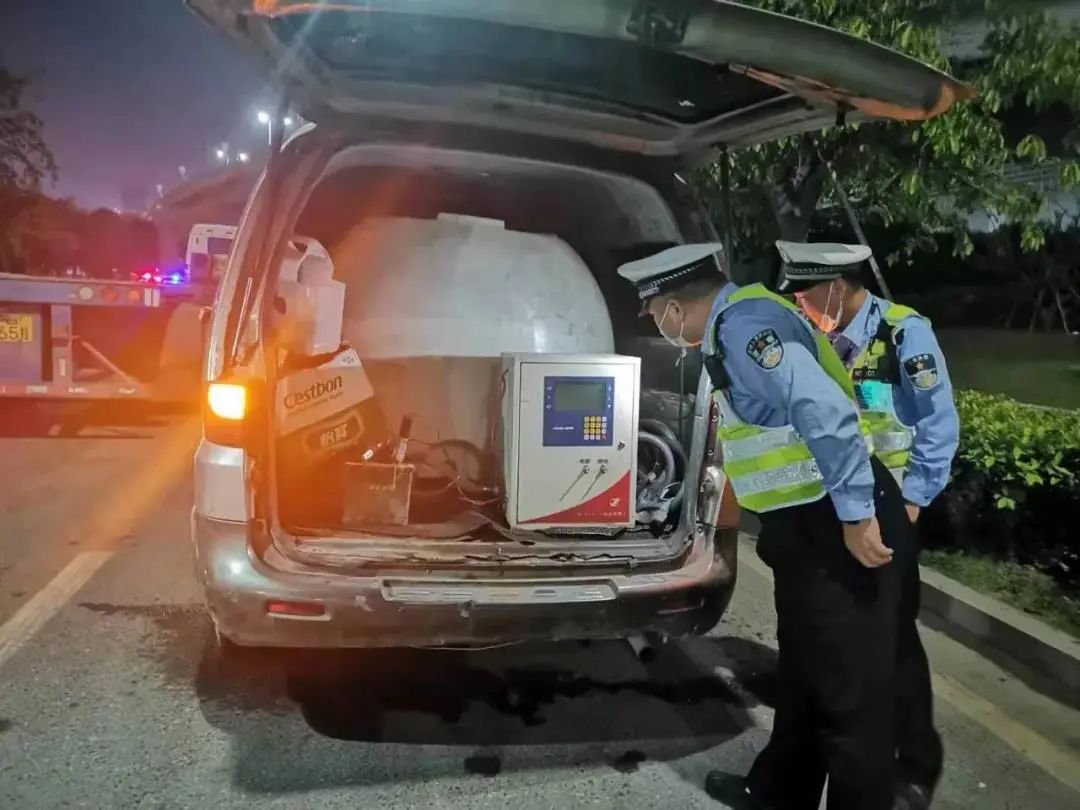 查获！8辆“黑油车”夜间出没，存储量达8000升