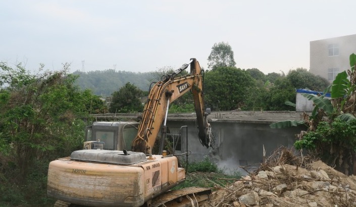 惠东深汕西高速改扩建项目白花段9处违建民房被拆除