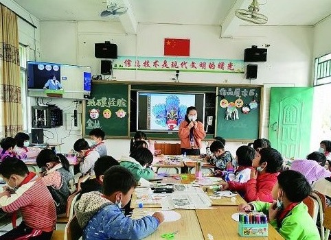 实时互动、名师录播和实时+录像的混合模式 肇庆“双师课堂”提升山区教育质量