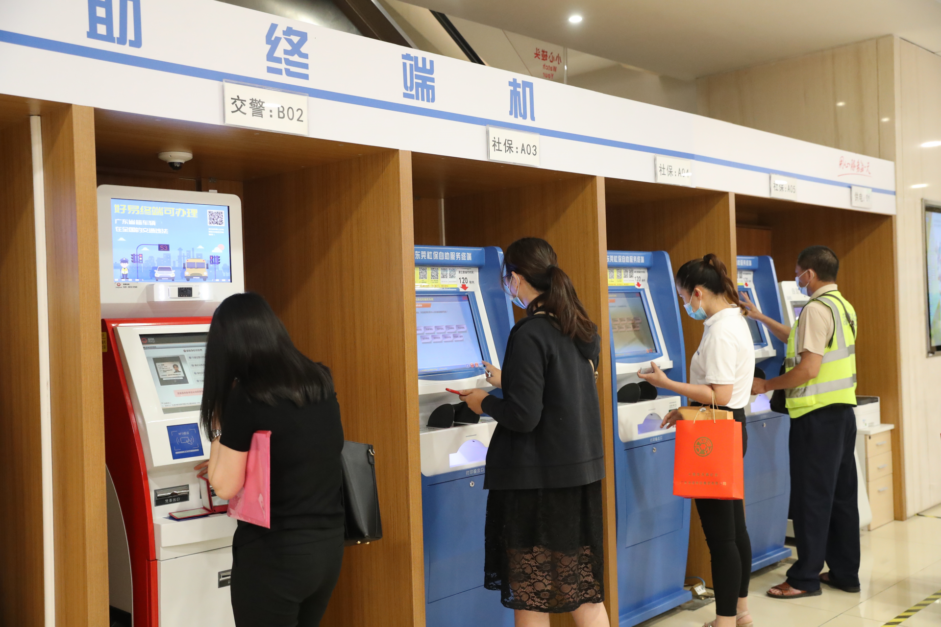 东莞市长安镇：驾驶证自助换证最快10分钟搞定！