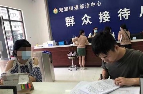 全职妈妈莫名“被离婚”？龙华区观澜法律援助伸出援手