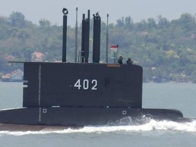 印尼军方：搜救人员发现疑似失踪潜艇残骸