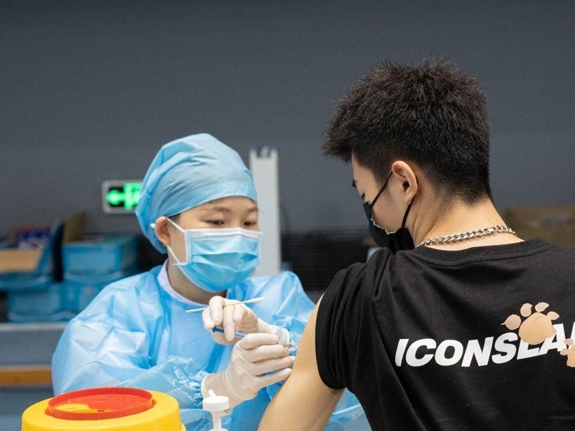 北中医深圳医院医护奋战3天  信息职业技术学院万名学子全部接种疫苗