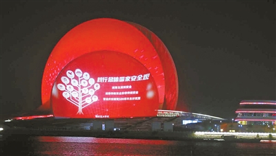 珠海地标建筑为“国安”亮灯