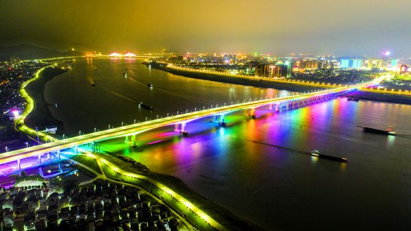 夜景再添璀璨 肇庆大桥完成泛光工程