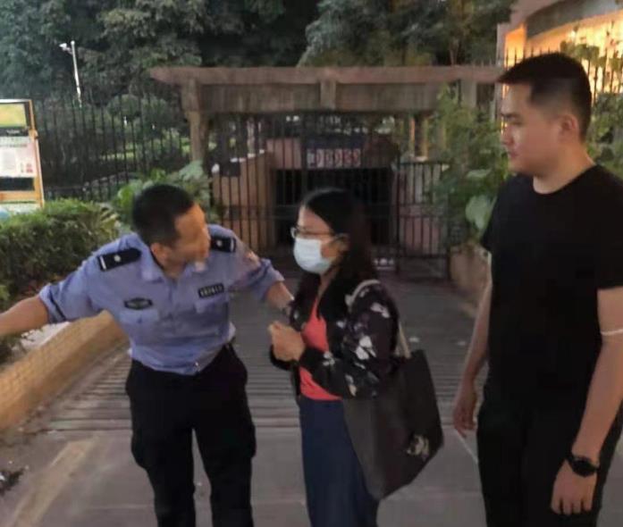 险！准备输入密码那一刻，她被“抢”走了手机！