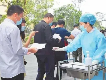 深圳市民接种新冠疫苗热情高，市疾控中心专家及时解疑释惑