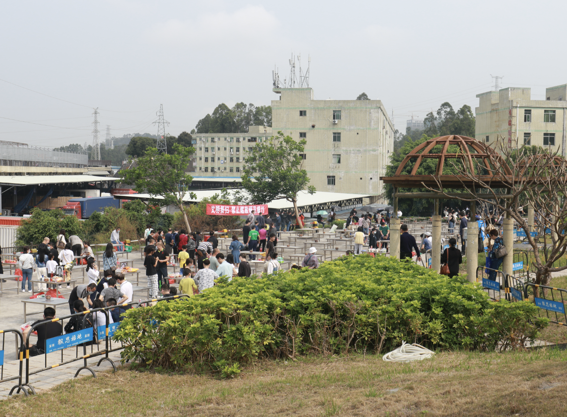 这个清明节，深圳36万人次入园祭扫