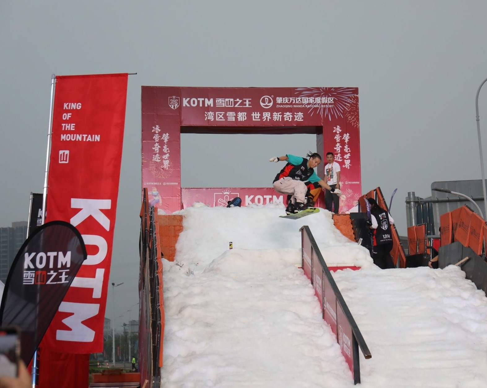 多图 | 炫酷滑雪表演、千架无人机腾空起飞，为预告肇庆冰雪世界而来