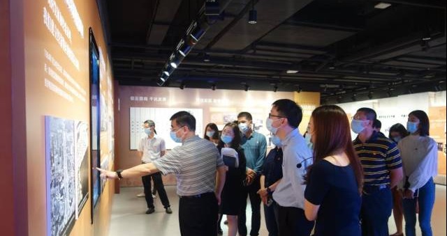 罗湖区财政局党员干部到罗湖历史展示厅参观学习