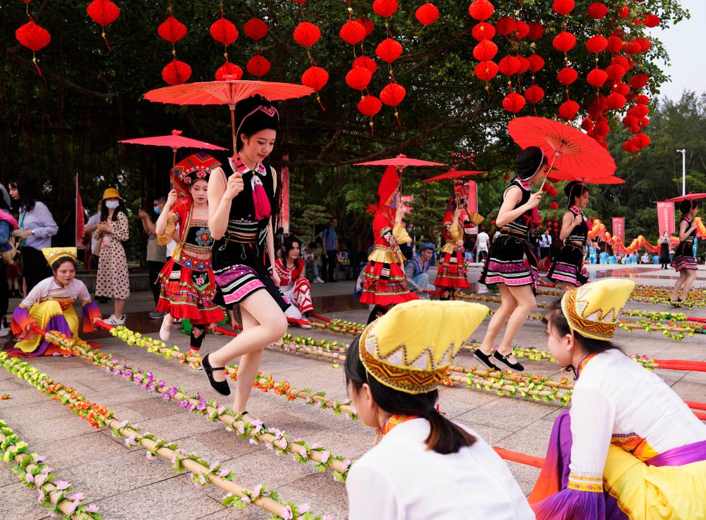 跟着总书记长见识｜一座博物馆，荟萃民族情