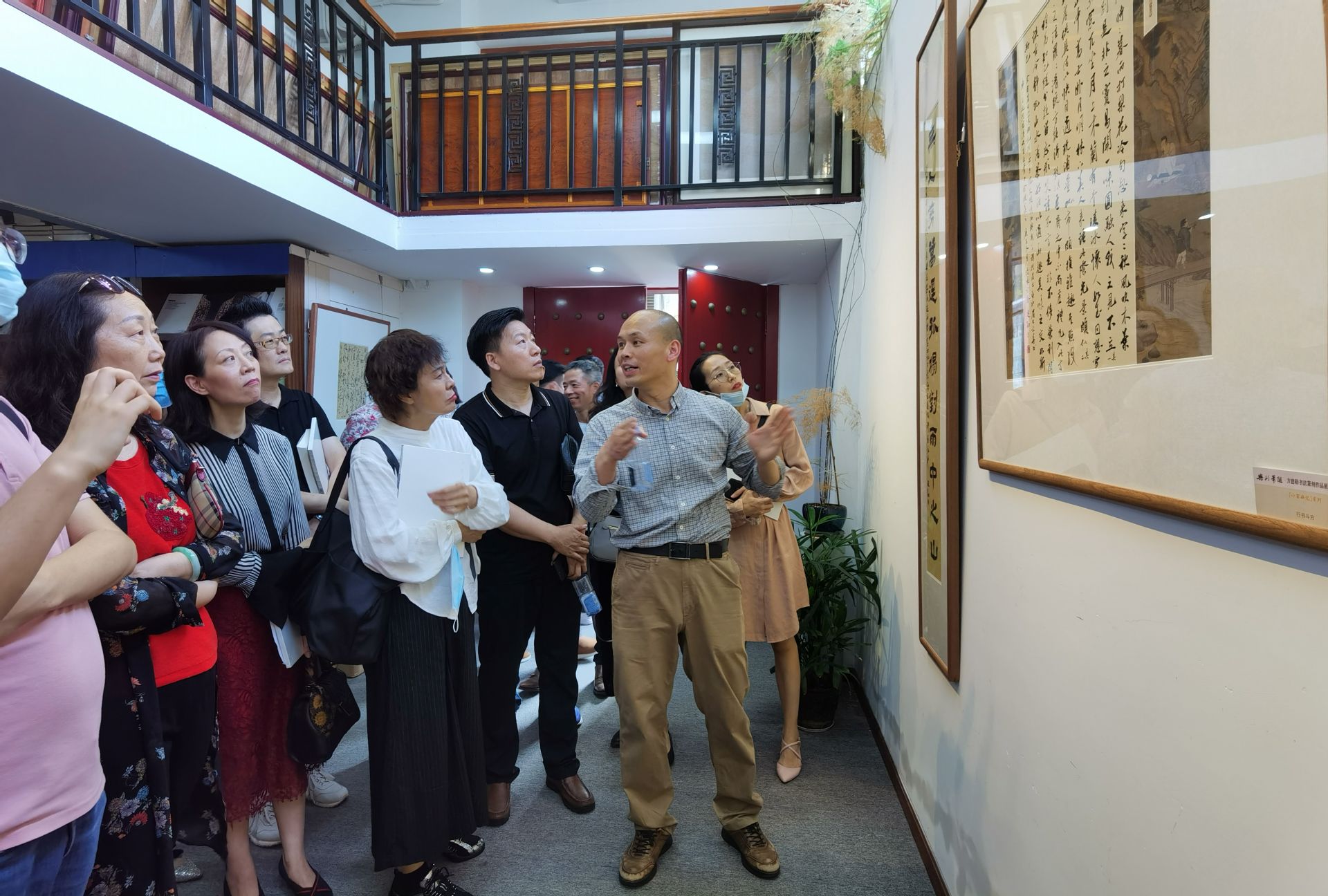 方建勋书法篆刻作品在深展出，独特视角拓展书法艺术美感