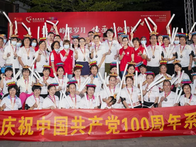 龙珠社区举办荧光夜跑活动，百名社区党员群众奔跑庆祝建党百年