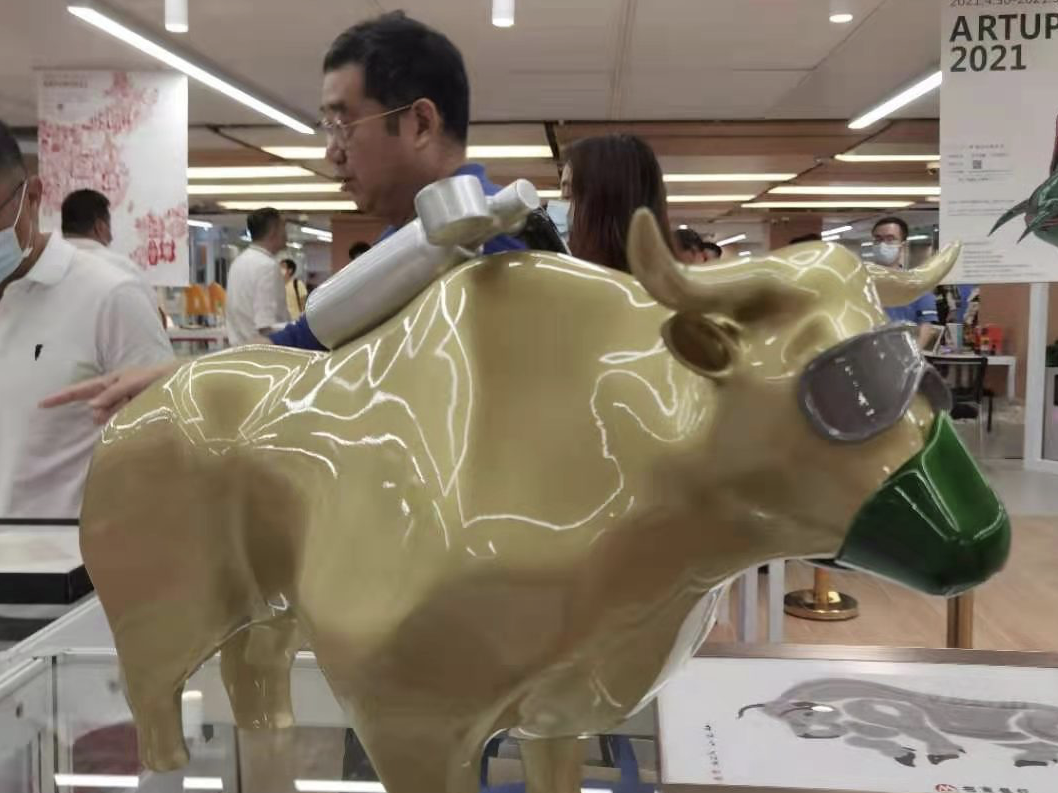 “当代原创牛艺术展” 在深圳中心书城举行